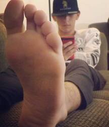 Life at the boys feet 5fcce8edf2e35.jpg