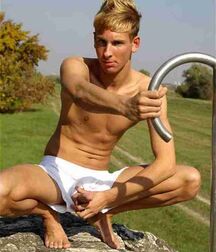 Blond boys Davy and Josh 5fce5eaece5b9.jpg