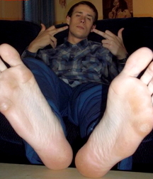 Be happy with smelly feet 5fcee337889d9.jpg