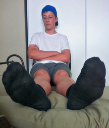 Be happy with smelly feet 5fcee33bea645.jpg