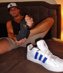 Be happy with smelly feet 5fcee35aa9fa1.jpg