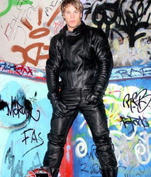 You are looking at my boots 5fcee72ce2341.jpg