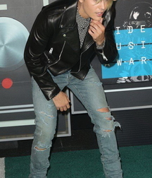 You are looking at my boots 5fcee73eb7b86.jpg