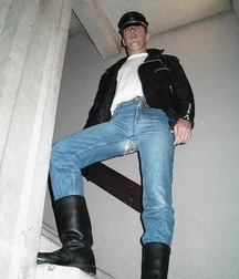 You are looking at my boots 5fcee74eac469.jpg