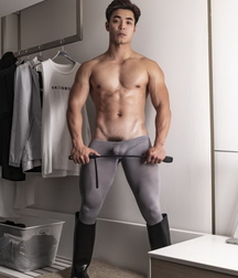 You are looking at my boots 5fcee767ebb33.jpg