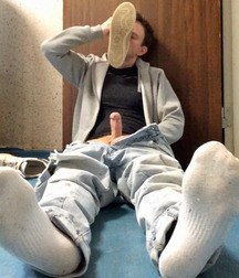 Sneakers sox and feet 5fcf924f6c9d2.jpg