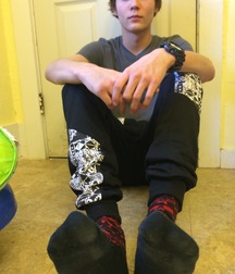 Sneakers sox and feet 5fcf92909027c.jpg