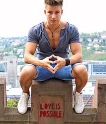 Meet high-school hotties 5fd39a3e2e1e8.jpg