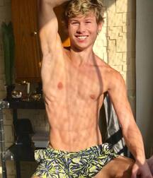 Meet high-school hotties 5fd39b74ada12.jpg