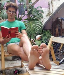 College jocks bare feet 5fd4397359de5.jpg