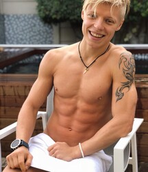 Amazing blond boys 5fd78727ef39a.jpg