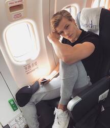 Amazing blond boys 5fd78729d91e6.jpg