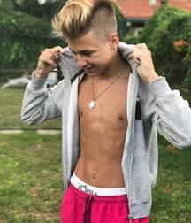 Amazing blond boys 5fd78859193f1.jpg