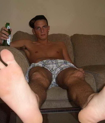 Boys big feet 5fd79efcdf8f1.jpg