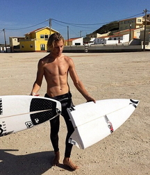 Surfer hotties 5fd7a64803435.jpg
