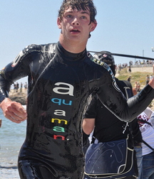 Surfer hotties 5fd7a65541342.jpg