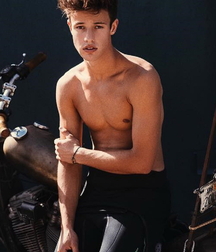 Surfer hotties 5fd7a6b6dac78.jpg