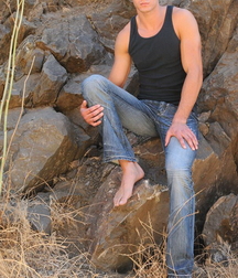 Barefoot teen boys 5fd7d39b19349.jpg