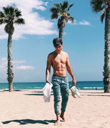 Barefoot teen boys 5fd7d3b30e1e8.jpg