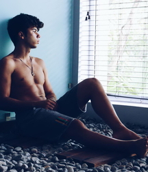 Barefoot teen boys 5fd7d3c8c4dc5.jpg