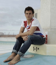 Barefoot teen boys 5fd7d3ce84318.jpg