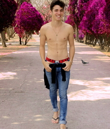 Barefoot teen boys 5fd7d405ae007.jpg