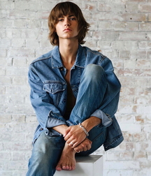 Barefoot teen boys 5fd7d4d569ce7.jpg