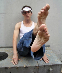 Barefoot teen boys 5fd7d5016c4c6.jpg