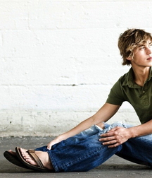 Barefoot teen boys 5fd7d50e39906.jpg