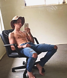 Barefoot teen boys 5fd7d51f922c6.jpg