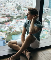 Barefoot teen boys 5fd7d5397d90b.jpg