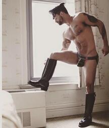 Men in boots 5fd9347e5bb3c.jpg