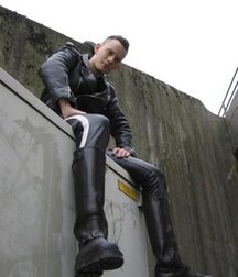 Men in boots 5fd934bf27c34.jpg