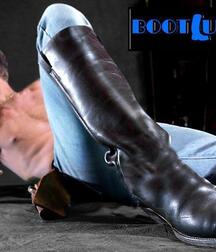 Men in boots 5fd934f9c9eea.jpg