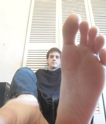 Boy feet for licking and worship 5fdd34951e8d3.jpg