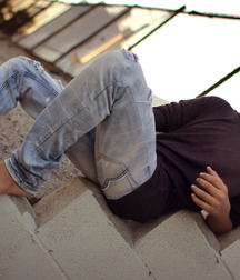 Jeans and barefoot 5fe61ae67d246.jpg