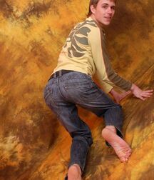 Jeans and barefoot 5fe61af3a0fb8.jpg