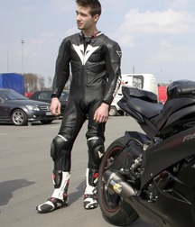 Biker dudes 5fe6371680906.jpg