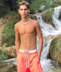 Australian hotties 5fe66a93d3a55.jpg