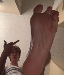 Love the boys smelly feet 5fe7b59e9bcbc.jpg