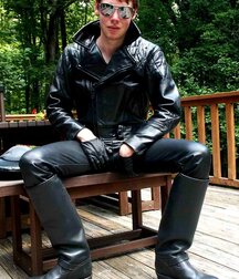 Guys wearing boots 5fe7d72337aeb.jpg