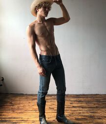 Guys wearing boots 5fe7d7321e7d8.jpg