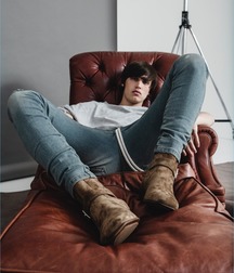 Guys wearing boots 5fe7d741cf007.jpg