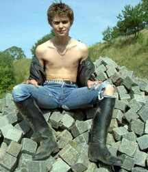 Guys wearing boots 5fe7d74d559e9.jpg