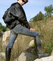 Guys wearing boots 5fe7d75175cc5.jpg