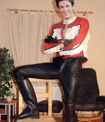 Guys wearing boots 5fe7d7642e7e7.jpg
