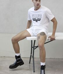 Guys in shorts 3 5fe8fbfe320fd.jpg