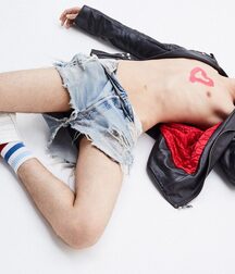 Guys in shorts 3 5fe8fc129a8e0.jpg