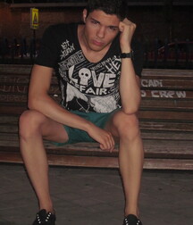 Guys in shorts 3 5fe8fc14e2b82.jpg
