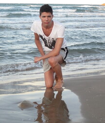 Guys in shorts 3 5fe8fc17250df.jpg